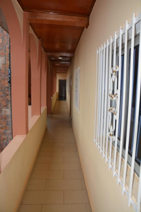 Vegas House Appartement Yaoundé Buitenkant foto